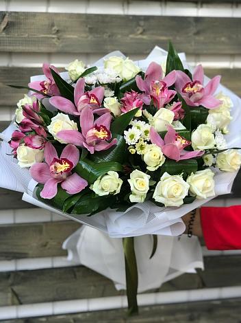 Букет цветов из: Розы и Хризантемы в Лальске