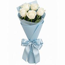 Букет 5 Белых роз Проуд в Лальске