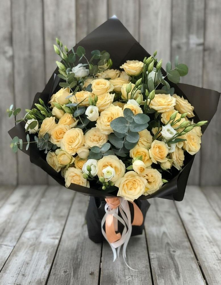 Букет цветов из: Розы и Лизиантусы в Лальске