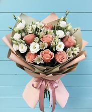 Букет цветов из:  Розы, Альстромерии и Лизиантусы в Лальске