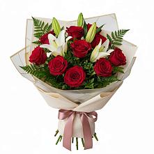 Букет цветов из:  Лилии и Розы в Лальске