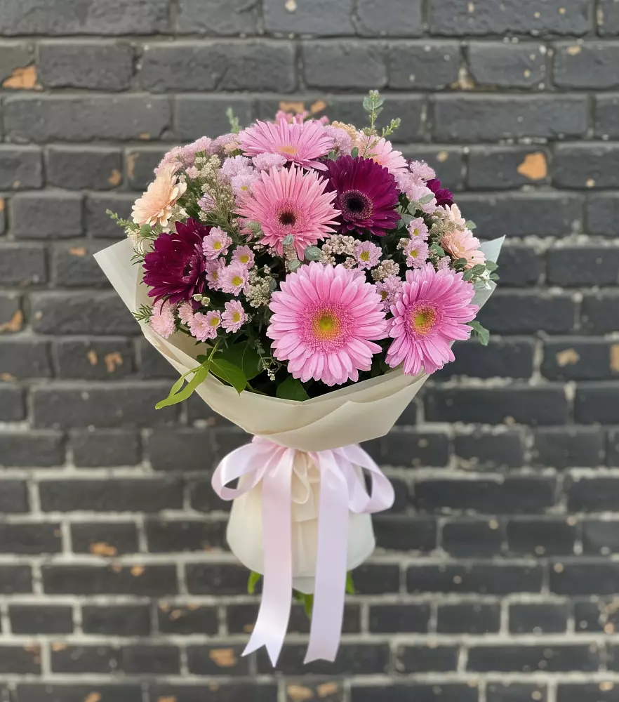Букет цветов из: Герберы и Хризантемы в Лальске