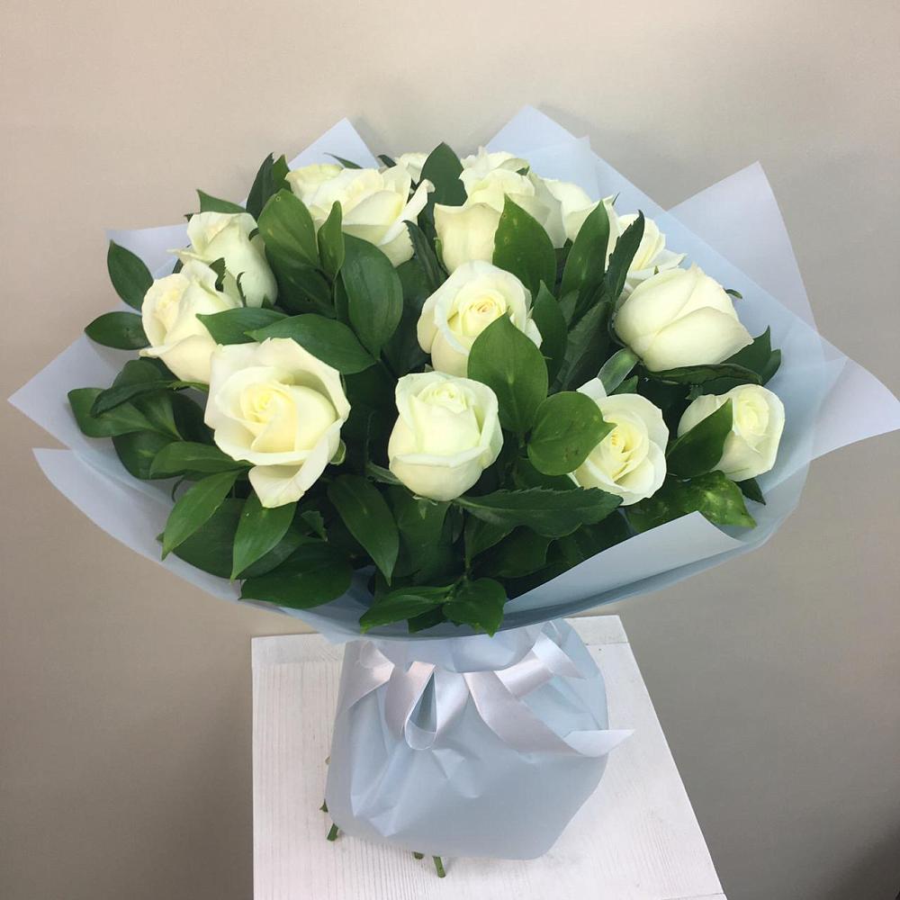 Букет 15 Белых роз Проуд в Лальске