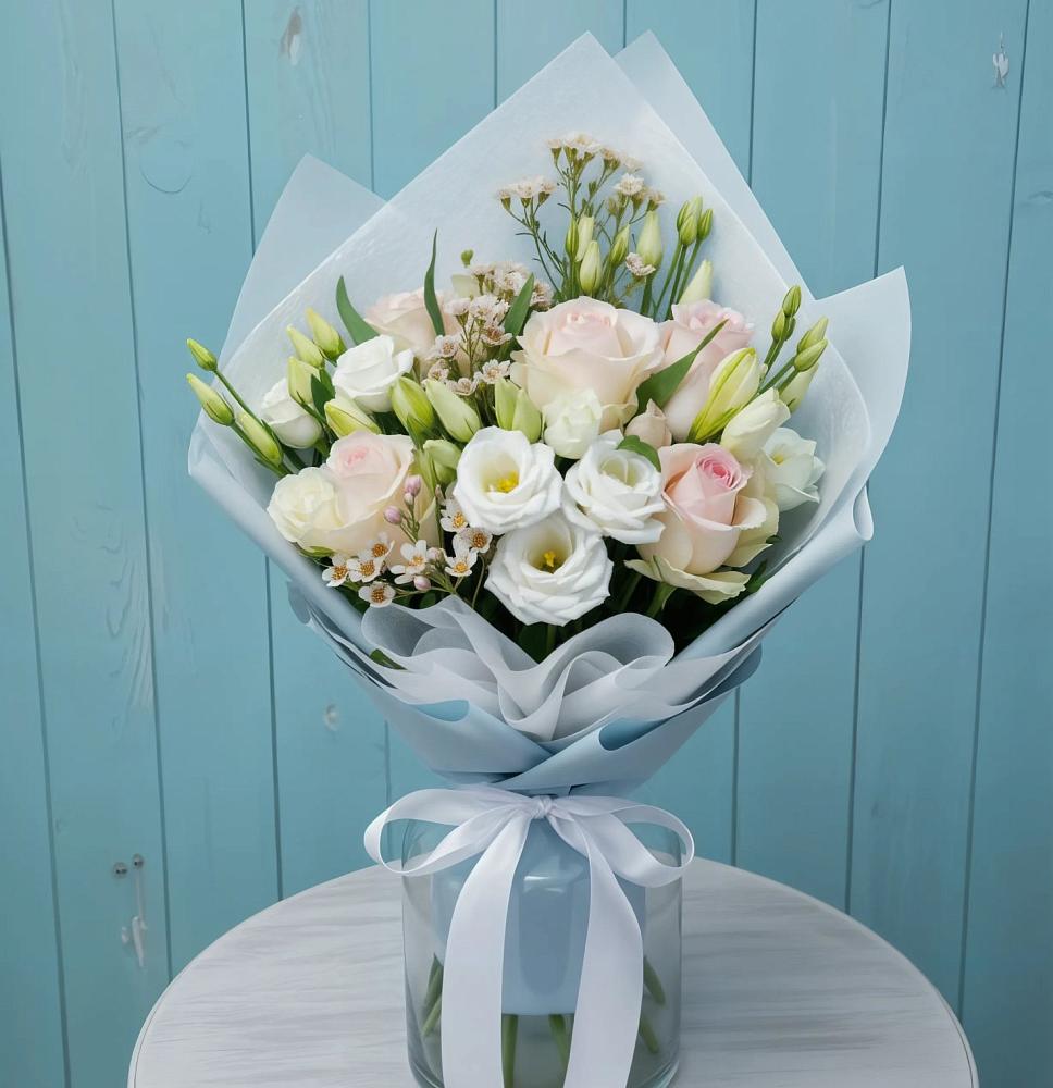 Букет цветов из: Розы и Лизиантусы в Лальске