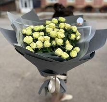 Букет Белые кустовые розы Солинеро в Лальске