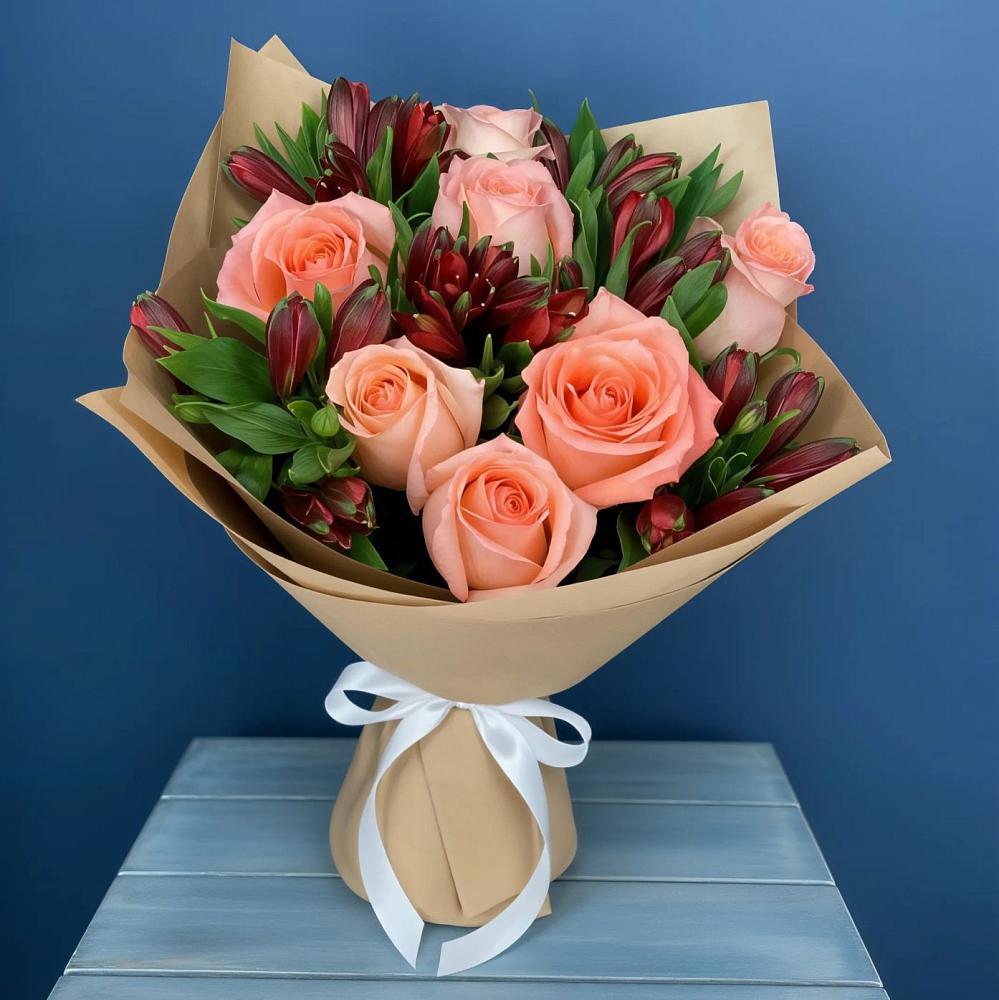 Букет цветов из: Розы и Альстромерии в Лальске