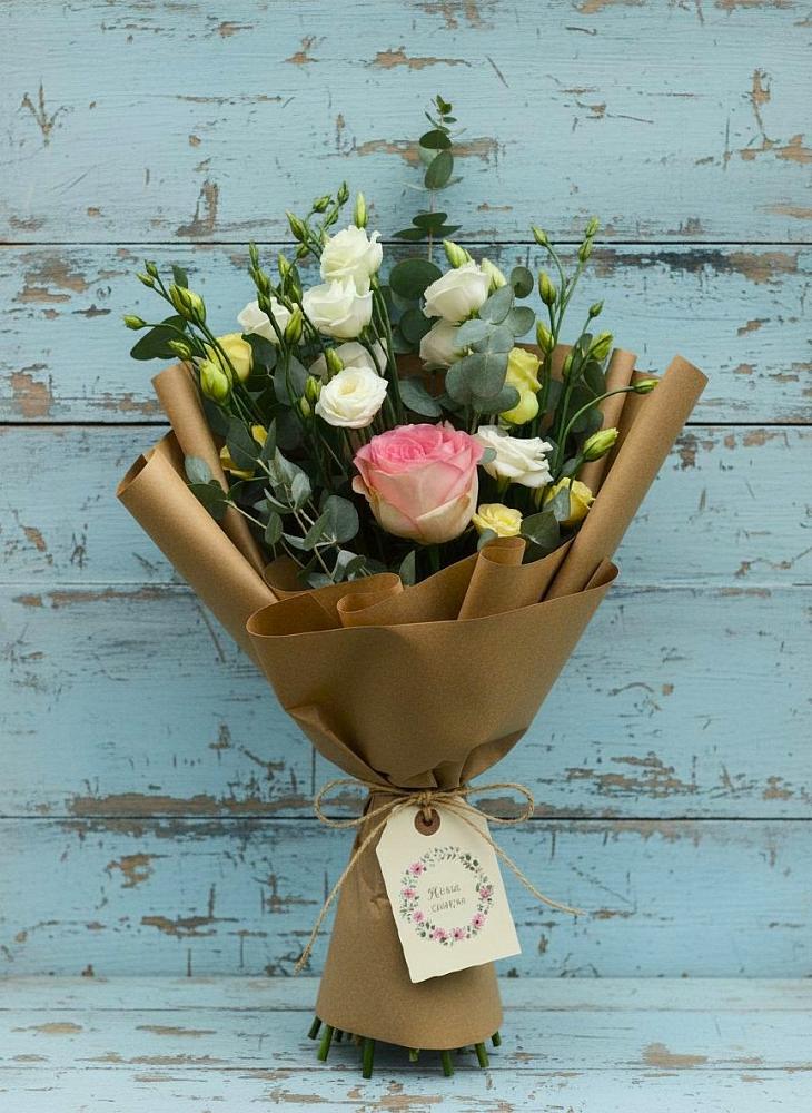 Букет цветов из: Розы и Лизиантусы в Лальске