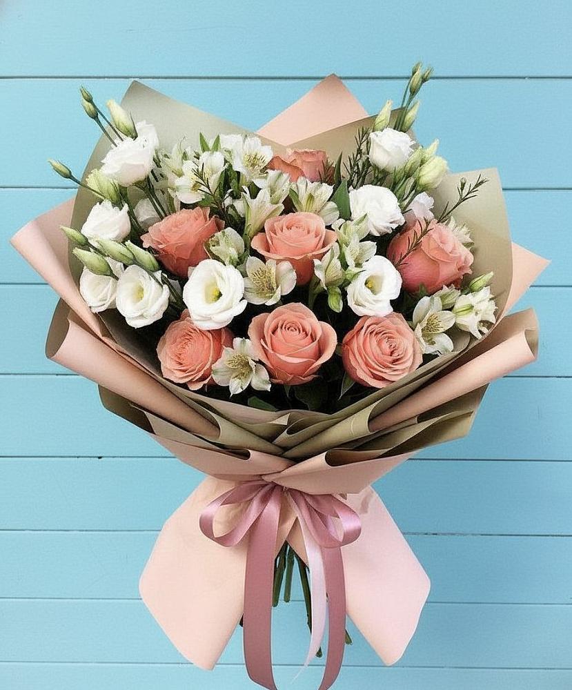 Букет цветов из: Розы, Альстромерии и Лизиантусы в Лальске