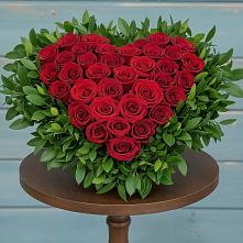 Цветочная композиция из Розы в виде сердца в Лальске