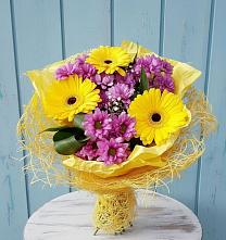 Букет цветов из:  Хризантемы и Герберы в Лальске