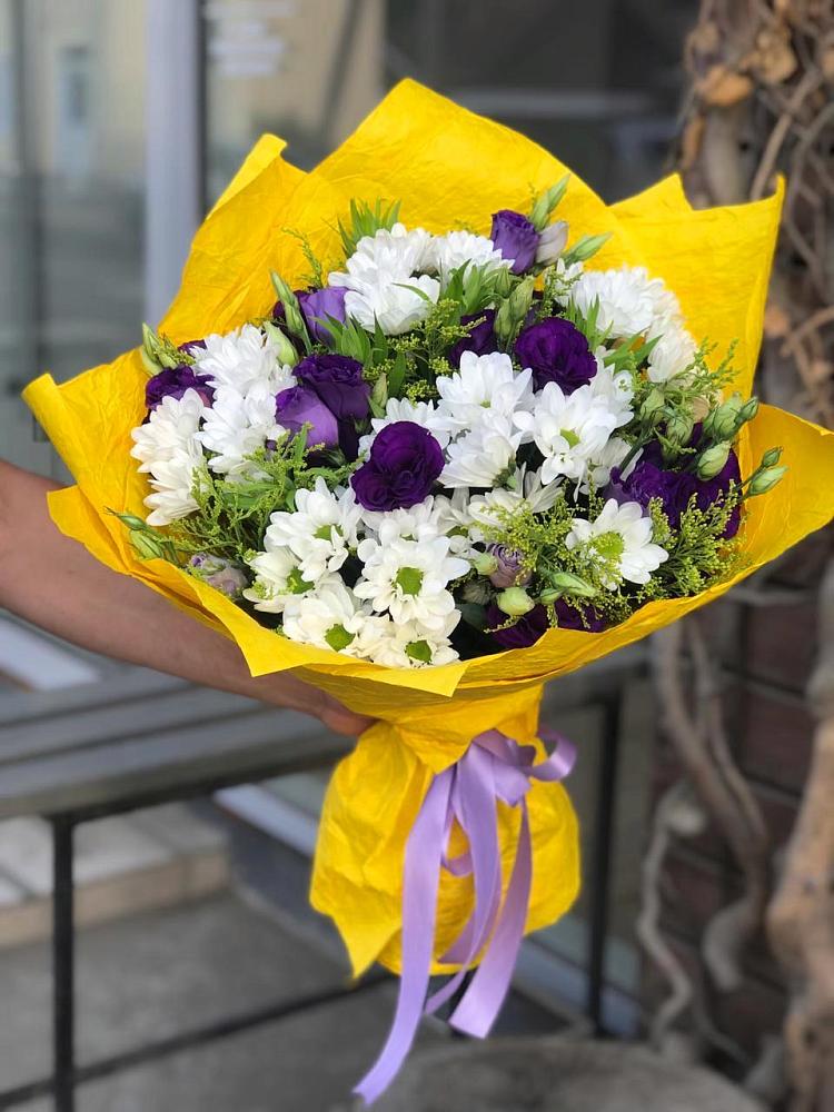 Букет цветов из: Ирисы, Хризантемы и Ромашки в Лальске