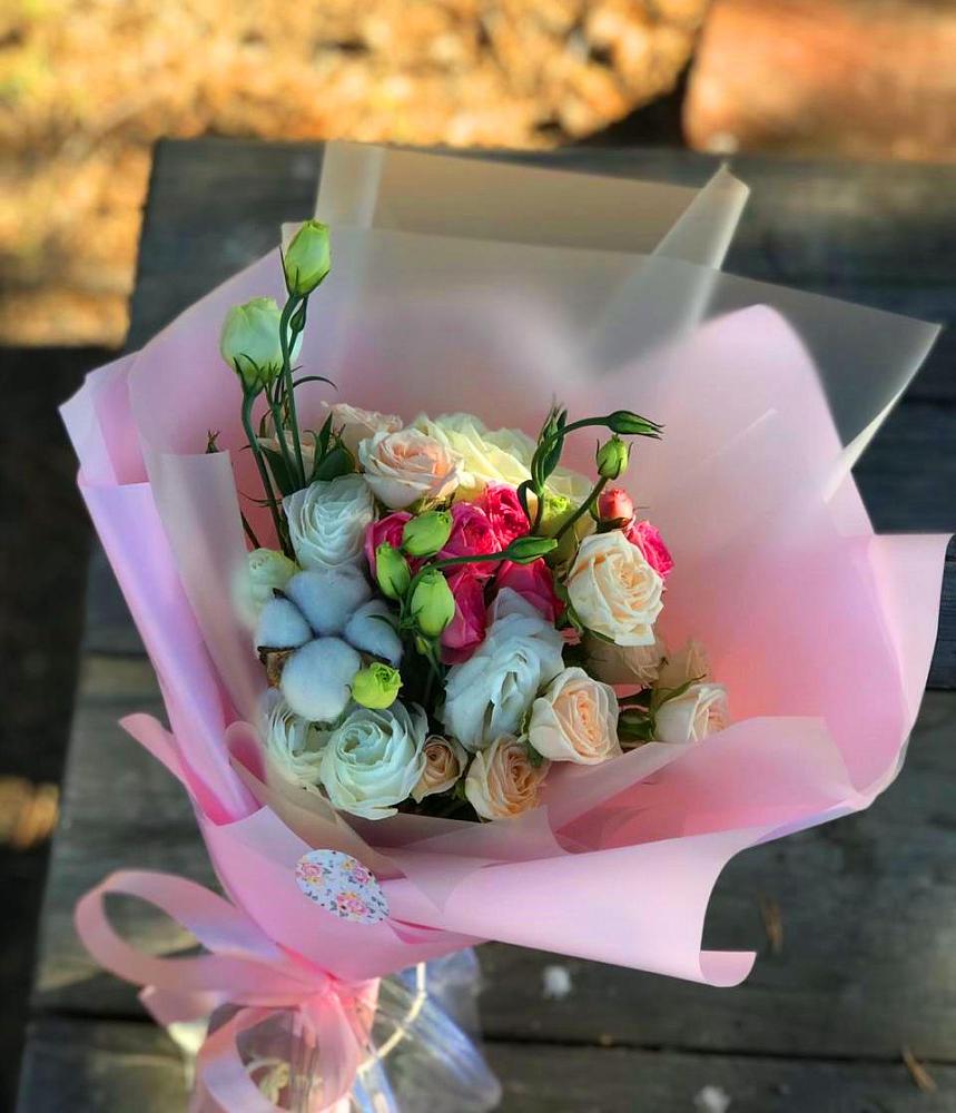 Букет цветов из: Розы и Лизиантусы в Лальске