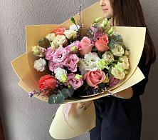 Букет цветов из:  Розы, Лизиантусы и Гвоздики #REPLACE_PRED# Лальске