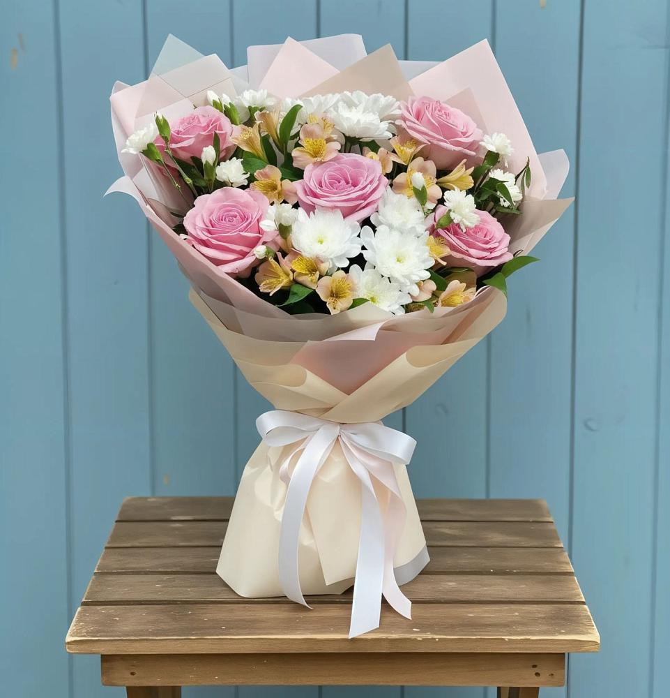 Букет цветов из: Гвоздики, Орхидеи и Розы в Лальске