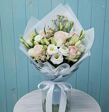 Букет цветов из:  Розы и Лизиантусы в Лальске