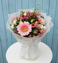 Букет цветов из:  Герберы, Альстромерии и Лизиантусы в Лальске