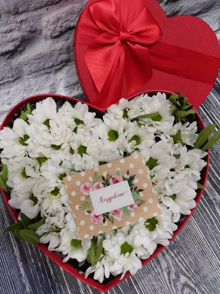 Цветочная композиция из Хризантемы в виде сердца в Лальске