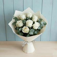 Букет Белые розы в Эвкалипте в Лальске