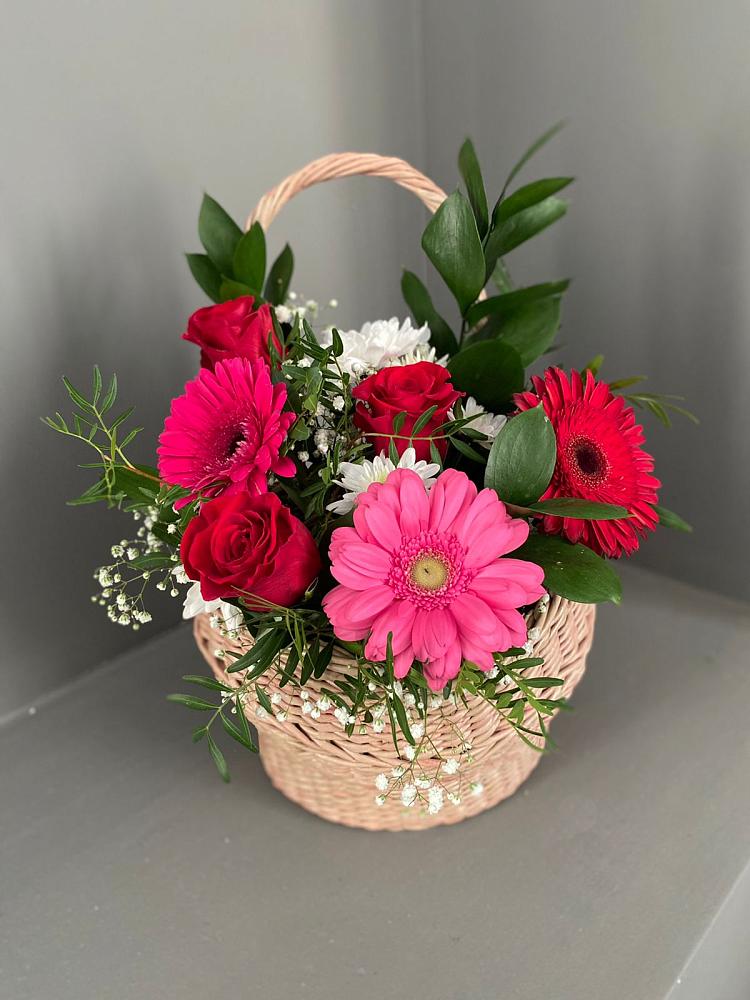 Цветочная композиция из Розы, Хризантемы и Герберы в корзине в Лальске
