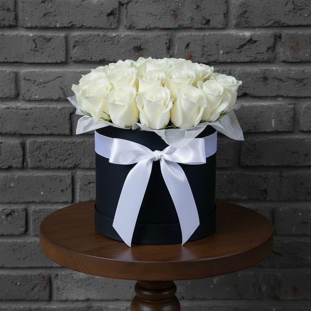 Цветочная композиция из Розы в шляпной коробке в Лальске