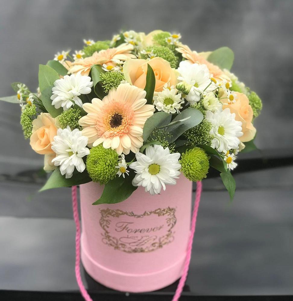 Цветочная композиция из Розы, Герберы и Хризантемы в шляпной коробке в Лальске