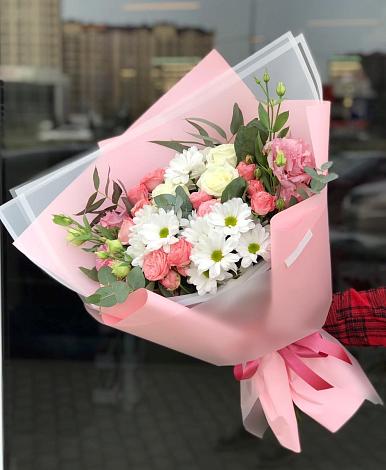 Букет цветов из: Розы, Лизиантусы и Хризантемы в Лальске