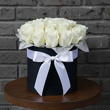 Цветочная композиция из Розы в шляпной коробке в Лальске