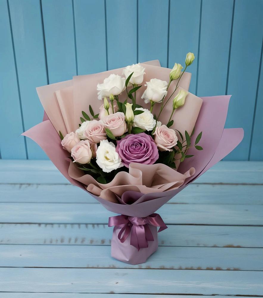 Букет цветов из: Розы и Лизиантусы в Лальске